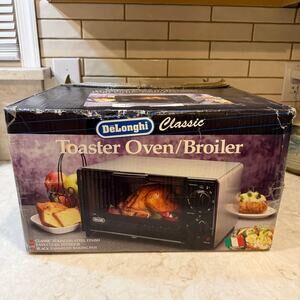 Delonghi Classic Toaster Oven Bake Broil Toast Silver